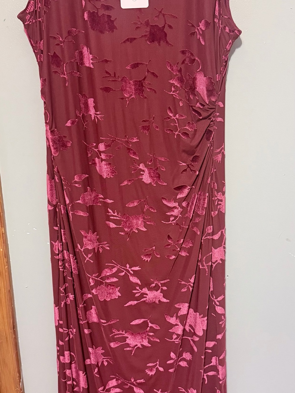 Womens Burgundy Floral Velvet-Accent Maxi Dress